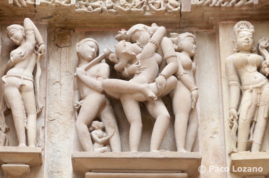 Escena de contenido sexual en Khajuraho