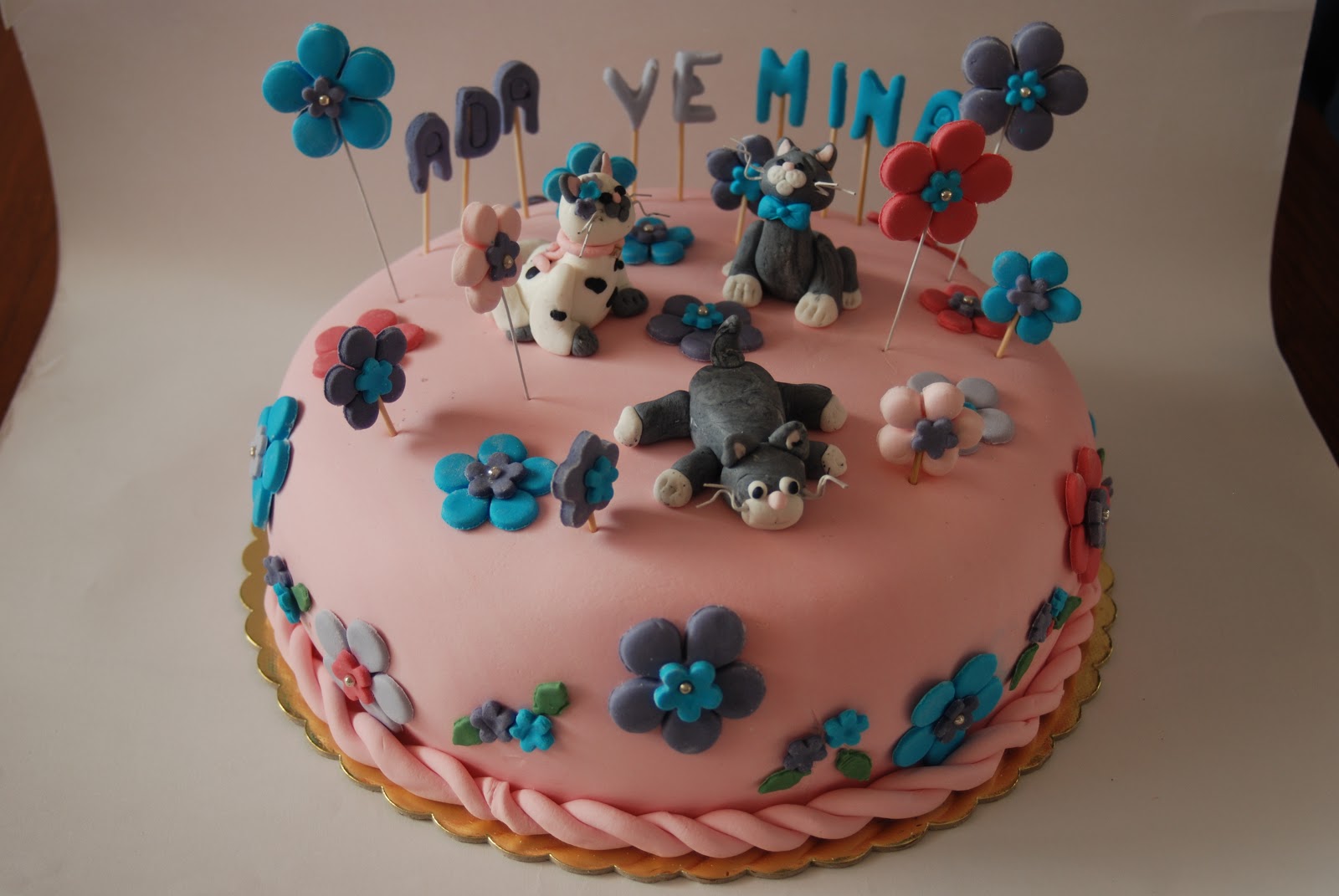 PASTA SEPETİ KEDİLİ PASTA