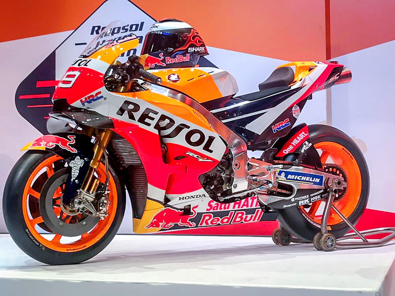 MotoGP : Tim pabrikan HRC Honda resmi perkenalkan Honda RC213V 2019 !