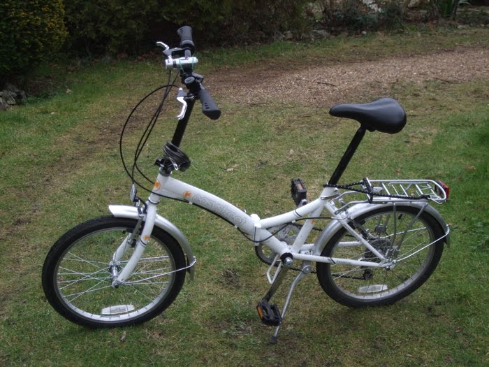 Halfie Folding bike makes life easy for train, car and boat