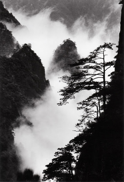 Peaks and Clouds, by Wang Wusheng, 2004