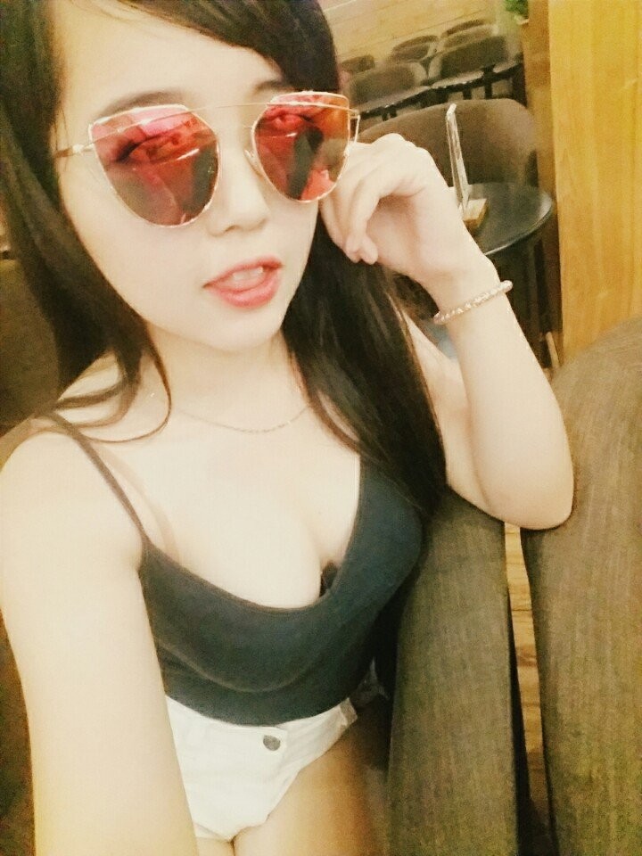 Girl xinh ngực khủng
