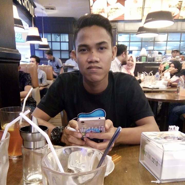 Mahmuddin alias Kacak Alonso Ketua GM Pekat IB Tanjungbalai. Mahmuddin alias Kacak Alonso Ketua GM Pekat IB Tanjungbalai.