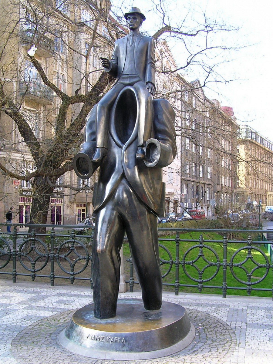 Памятник кафке в праге
