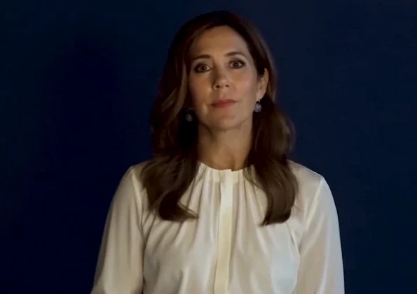 Crown Princess Mary wore a silk blouse from Hugo Boss. Banora8 silk blouse. She is wearing a Dulong Fine Jewelry Anello pearl earrings