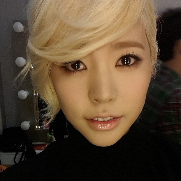 Girls’ Generation’s Sunny And Her Adorable Selca Pictures