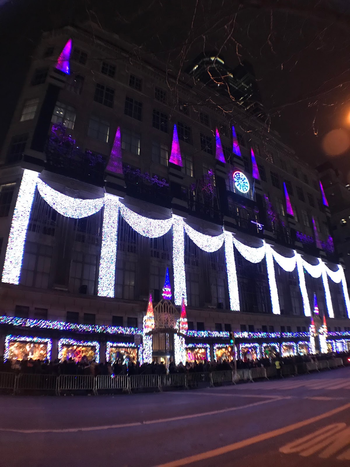 My Purple World : WW: Saks Fifth Avenue Holiday Light Show 2017