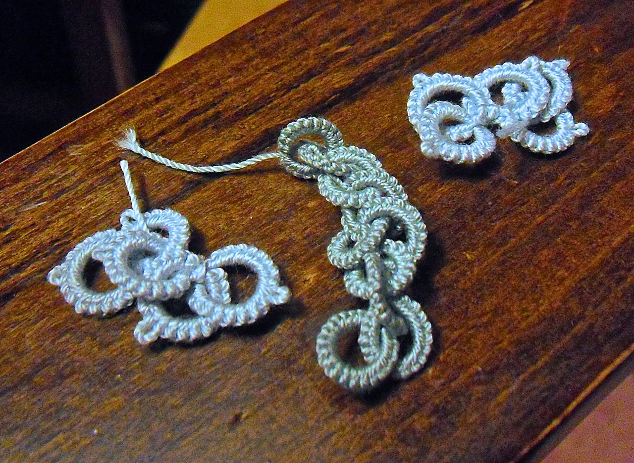 Dreams of Lace: Tatting Square Rings