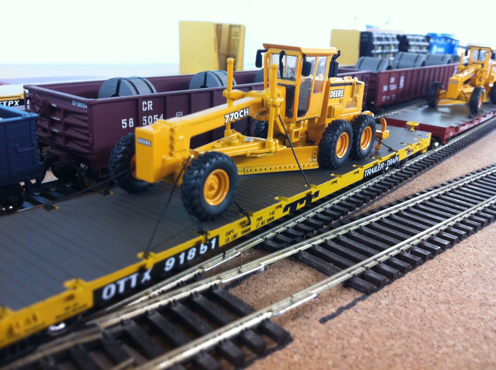 JLandT Railroad New Flat Cars & Heavy Loads...