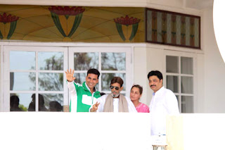 Rajesh Khanna gets discharged from hospital-news in pics
