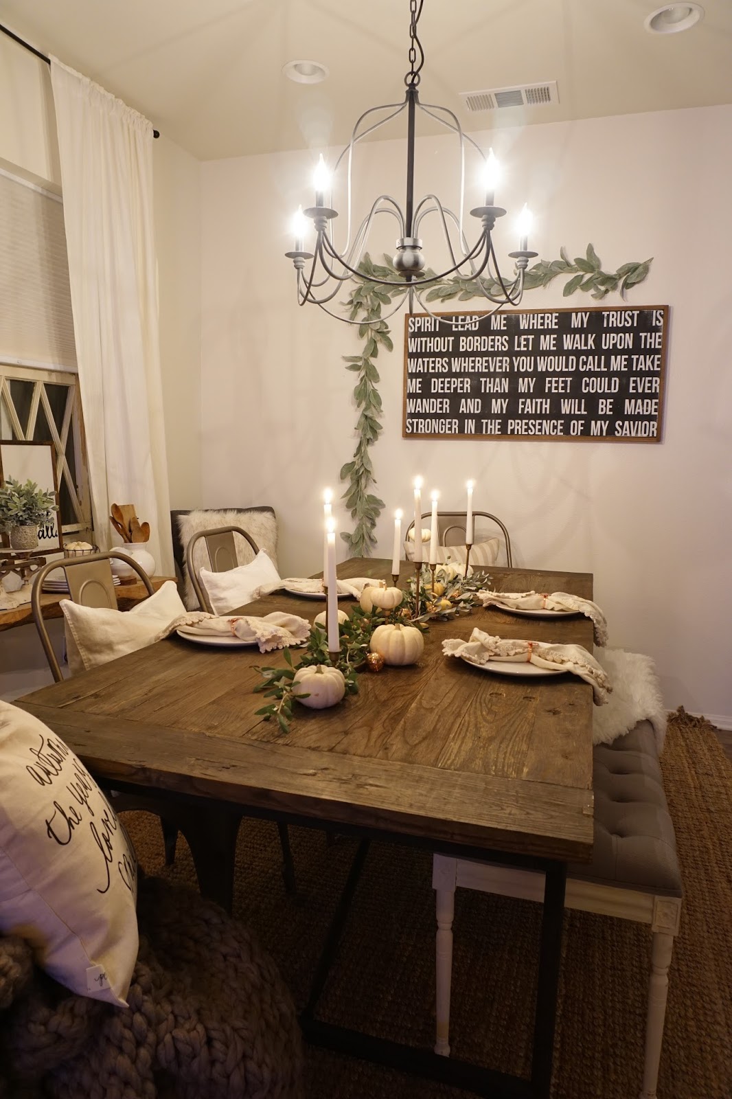 Simple Thanksgiving Table