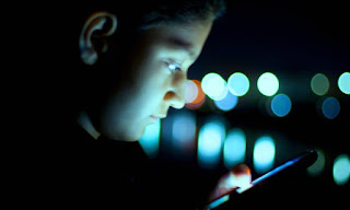 Smartphone use in Dark night cause to be Blindness. Smartphone ko andhere mein chalane ke nuskan. Don't use your Smartphone in Darkness, you will be become temporary blind.