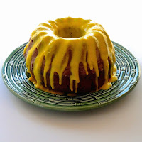  Bundt de alfarroba e nozes