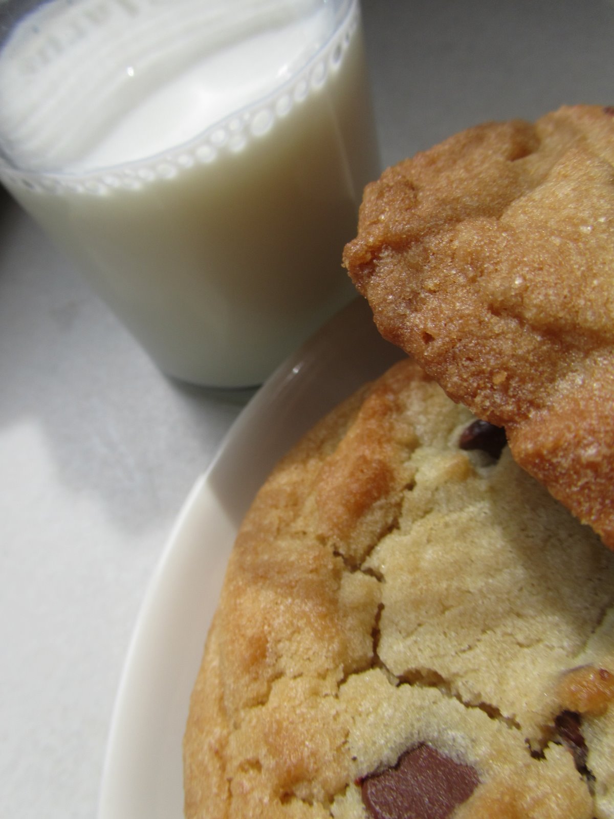 It's Yummy to My Tummy Crinkly Chocolate Chip Cookies