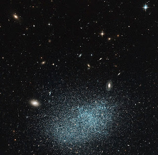 UGC 9128 เป็นกาแลคซีแคระที่ผิดปกติก็อาจมีเพียงประมาณหนึ่งร้อยล้านดาว
