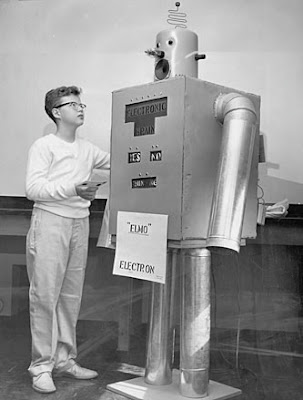 Mitch O'Connell: The Top 100 World's Weirdest (and Sexiest) Vintage Robots!