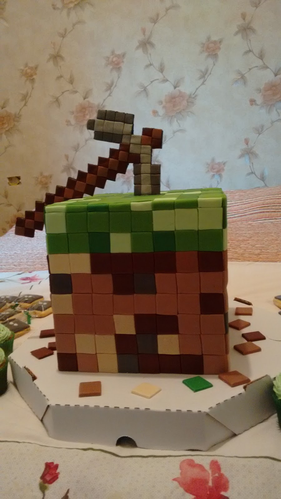 Bolo Fake Decorativo Minecraft - Empório das Lembrancinhas / Belas