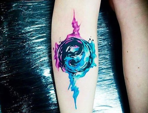 Colorido Splatter Yin e Yang, o Projeto da Tatuagem