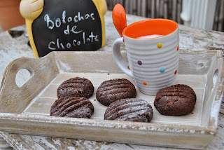 Biscuiti de chocolatã,  si migdale ( Thermomix) / Bolachas de chocolate  e amêndoas na Bimby