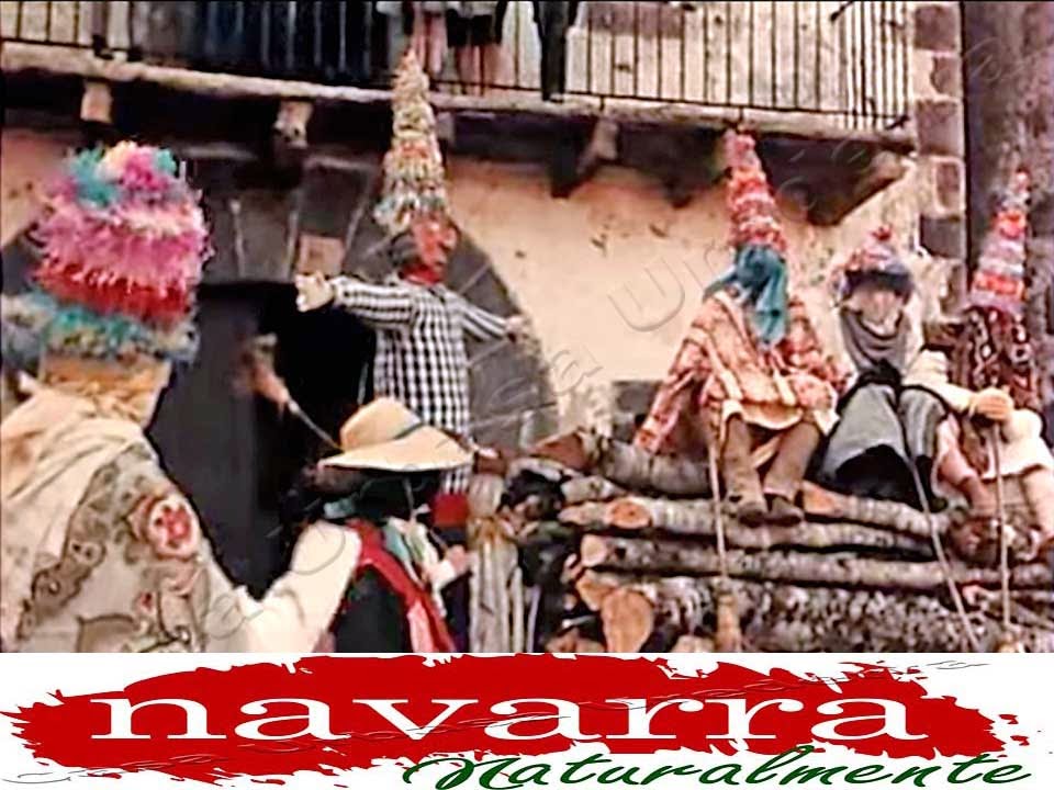 Carnavales Navarra, Carnavales Zubieta Ituren, Carnavales Lanz,  Carnavales Unanua,  Carnavales  Alsasua,  Con la entrada de la época más fría del invierno, a mediados de febrero, es cuando se celebran la mayoría de los Carnavales de Navarra, a lo largo de toda la geografía de Navarra Naturalmente.  Si bien antiguamente, solo se celebraban en las zonas más rurales  del antiguo reino, especialmente en la zona de los Pirineos Occidentales, actualmente, estas festividades populares, se celebran  en todas las comarcas de la geografía foral del antiguo “Reyno de Nafarroa”.  Dentro de las mismos ritos populares de los carnavales, cada pueblo, tiene su propia celebración y sus propios personajes populares, a los cuales se les dedica  toda la celebración, con los protocolos correspondientes..  Los más famosos, (por su popularidad, difusión mediática y publicidad en los medios de comunicación), son sin lugar a dudad, los Carnavales de Ituren y Zubieta [+], que son los primeros que se celebran, a finales de enero,  y  los Carnavales de Lanz [+]  Sin lugar a dudas, los Carnavales de Lanz [+], son los más auténticos, y  a su vez, representan más fielmente las antiguas  tradiciones, que antaño, se celebraban  en los valles y pueblos del medio rural de “Navarra Naturalmente”  Entre los más destacados carnavales que se celebran en Navarra, podemos citar a:  ** Los Carnavales de Zubieta e Ituren. [+] Son los que más visitantes  atraen en sus celebraciones.  ** Los Carnavales de Lanz [+] Quizás los más  ascentrales y que mejor reflejan lo que eran las representaciones, de cómo se celebraban  antaño, en las comarcas de montaña de Navarra]  ** Los Carnavales de Alsasua, [+] declarados de Interés Turístico de “Navarra Naturalmente, que se celebran en la Comarca de Burunda. . ** Los Carnavales de  Unanua. [+] Estos carnavales que se celebran en  el Valle de Sakana y están cogiendo mucho  prestigio, en los últimos años, dentro  de las celebraciones festivas populares de invierno. 