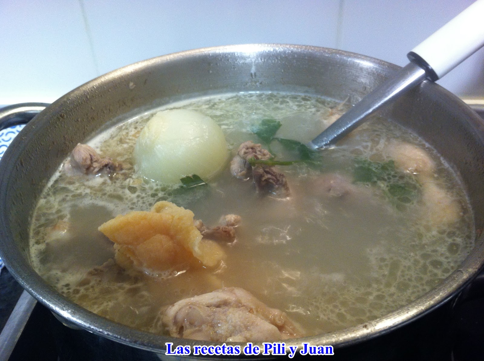 Las recetas de Pili y Juan Caldo de pollo