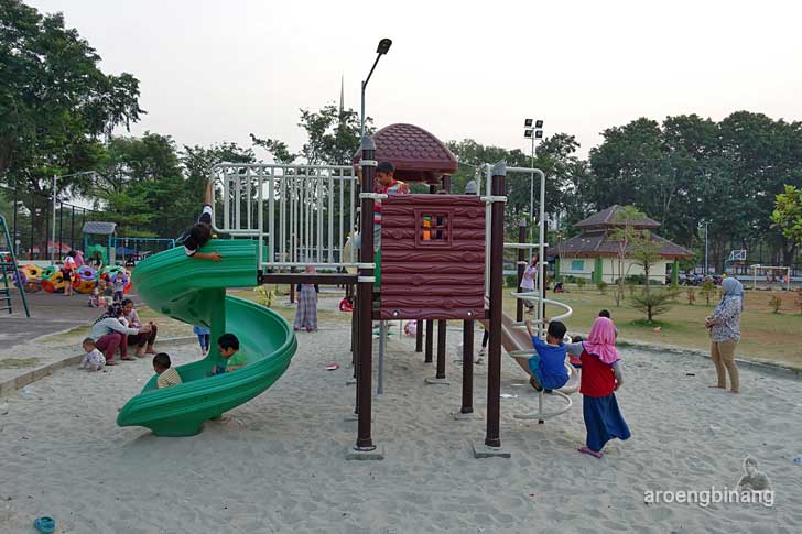 monumen pembebasan irian barat