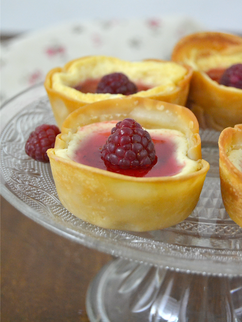 Pasteles de queso con frambuesas