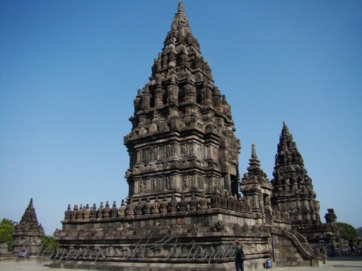 Borobudur y Prambanan