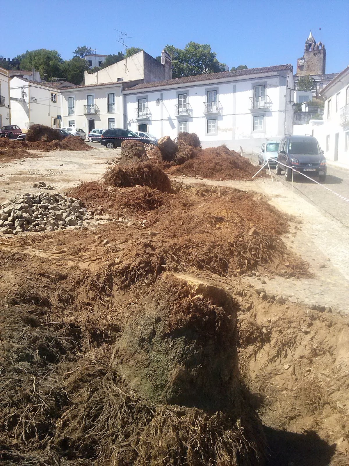 DESPORTO E CULTURA MONTEMOR Largo das Palmeiras em obras