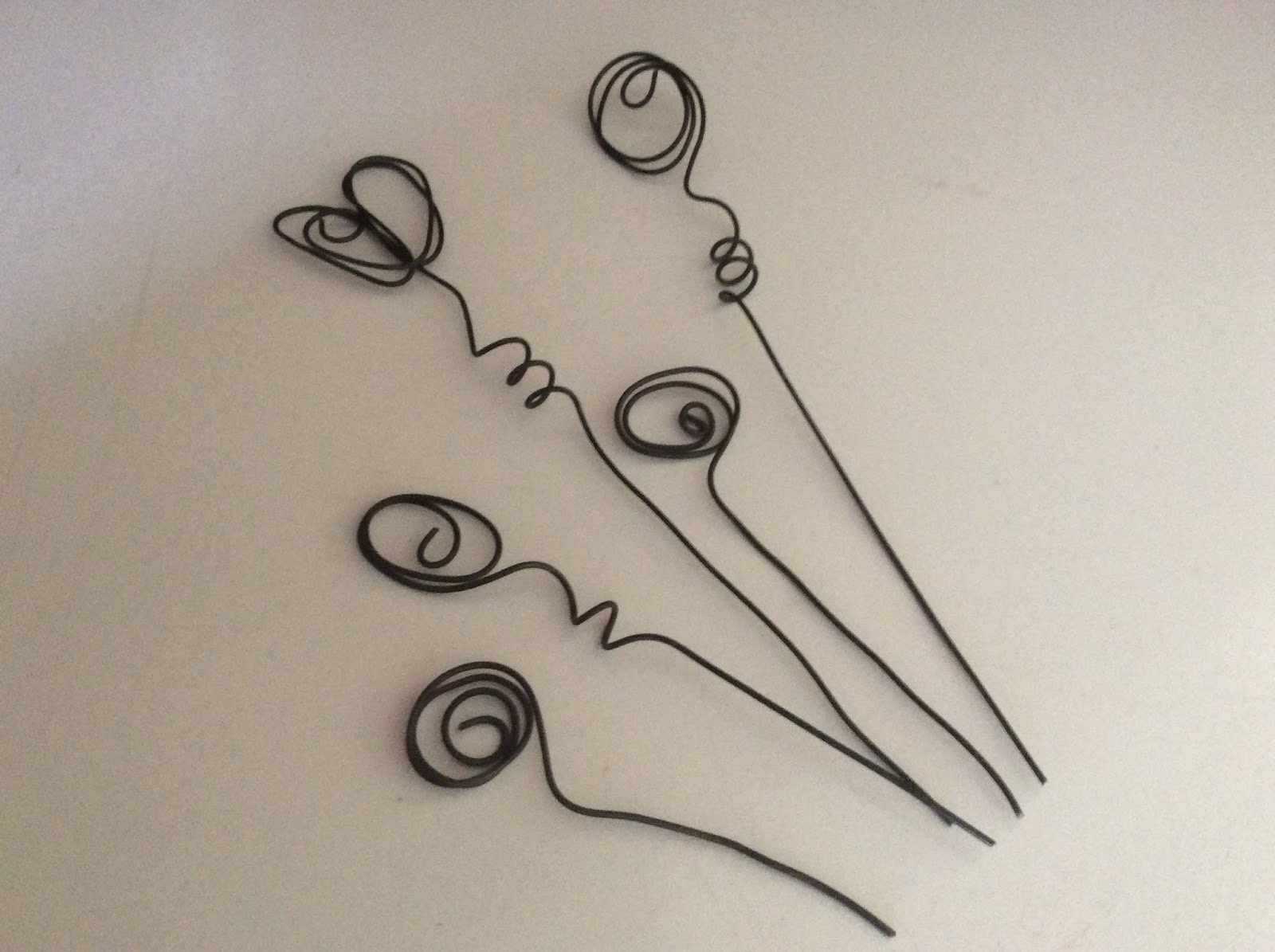 Fresh Vintage by Lisa S How to make a wire photo or card holder