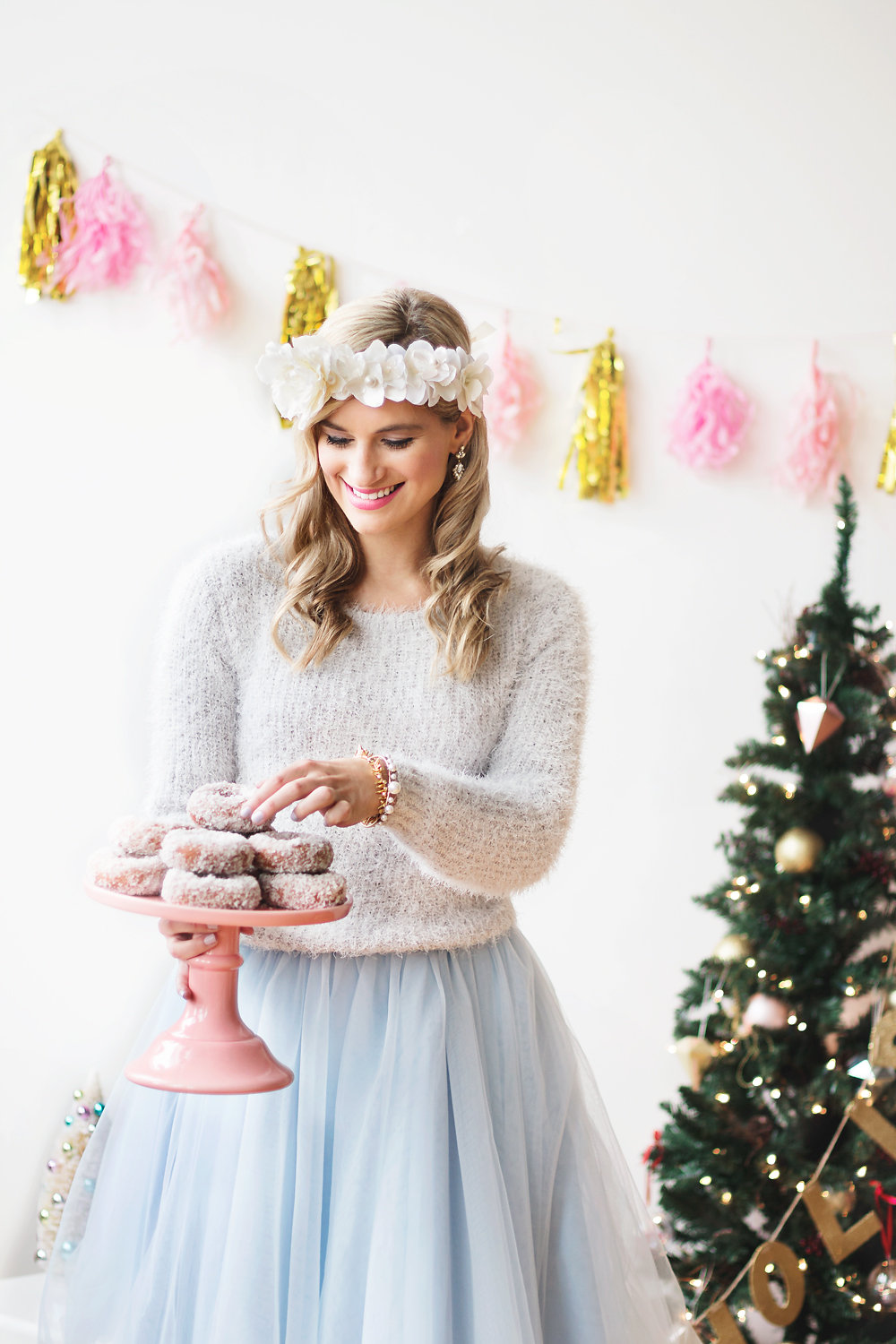 Cute tulle skirt and floral crowns for the holidays | Bijuleni