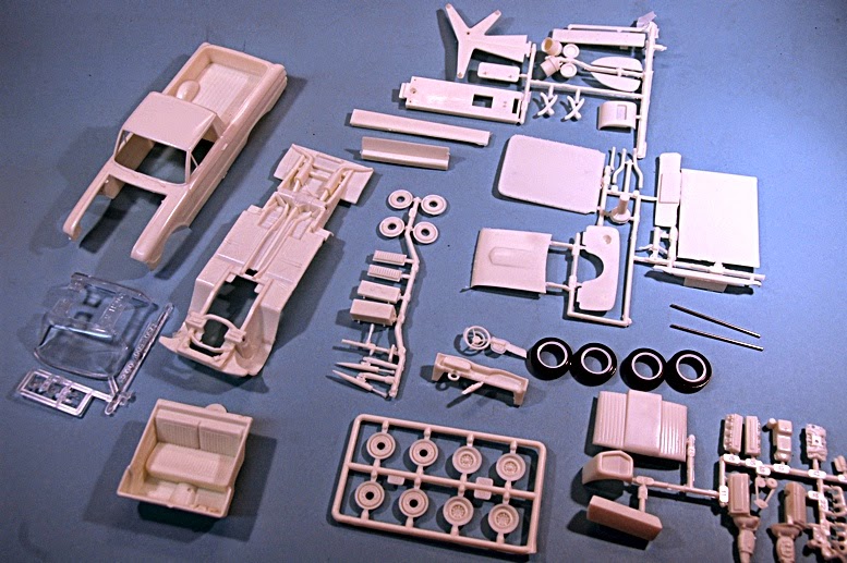 Scale Model News: AMT FORD RANCHERO - CLASSIC 1:25 SCALE FORD RANCHERO  PICKUP FROM THE HIPPY AGE