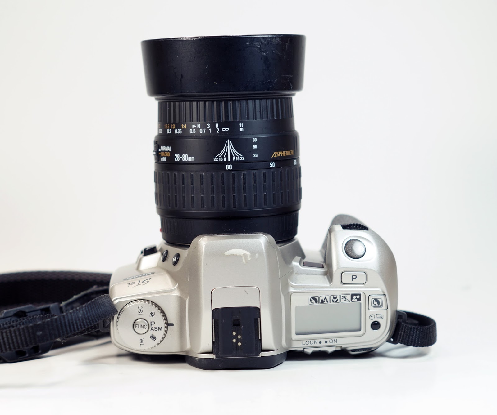 Minolta Maxxum STsi Panorama Date 35mm SLR Camera with Sigma 28-80mm