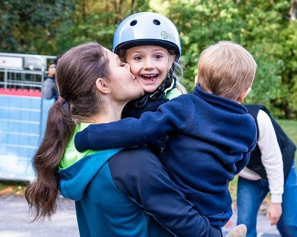 Crown Princess Victoria. Princess Estelle’s all outfit are from Gen Pep’s collaborator, H&M. Prince Oscar