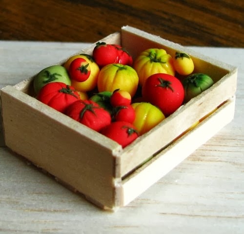08-Crate-of-Tomatoes-Small-Miniature-Food-Doll-Houses-Kim-Fairchildart-www-designstack-co