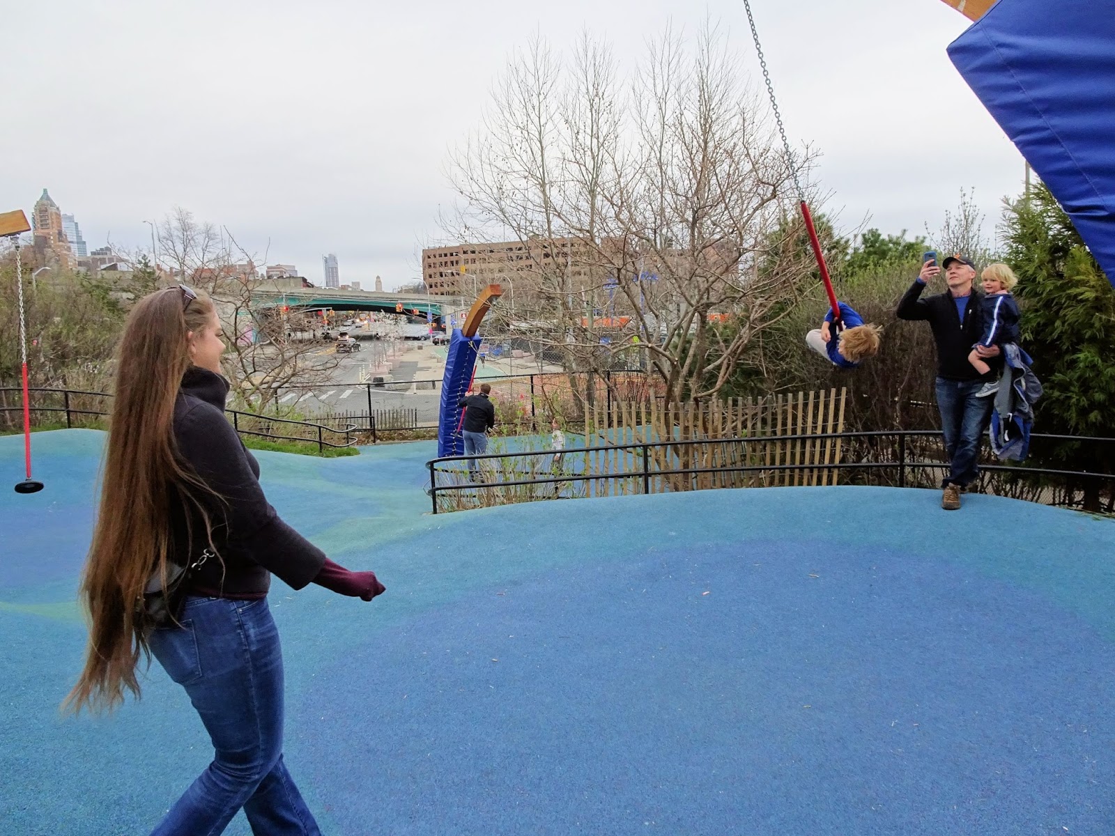 Femme au foyer Brooklyn Bridge Park Pier 6