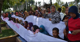  Iman Supriatna merasa sangat kecewa dengan pernyataan Kepala Badan Kepegawaian Negara  Kepala BKN Duakan Honorer K2