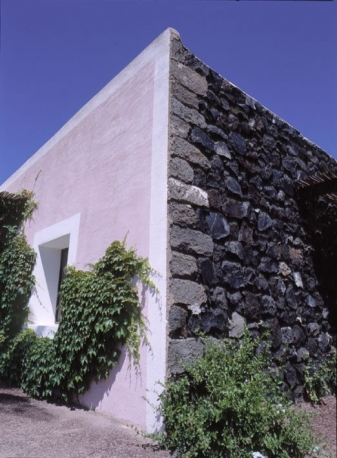 Dammuso di Giorgio Armani a Pantelleria, Italy | Cool Chic Style Fashion