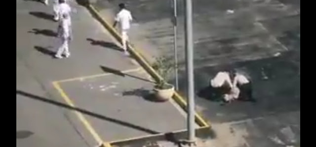 VER 📹vigilantes de seguridad del Hospital Provincial de Castellón reducen a un hombre armado con un cuchillo.