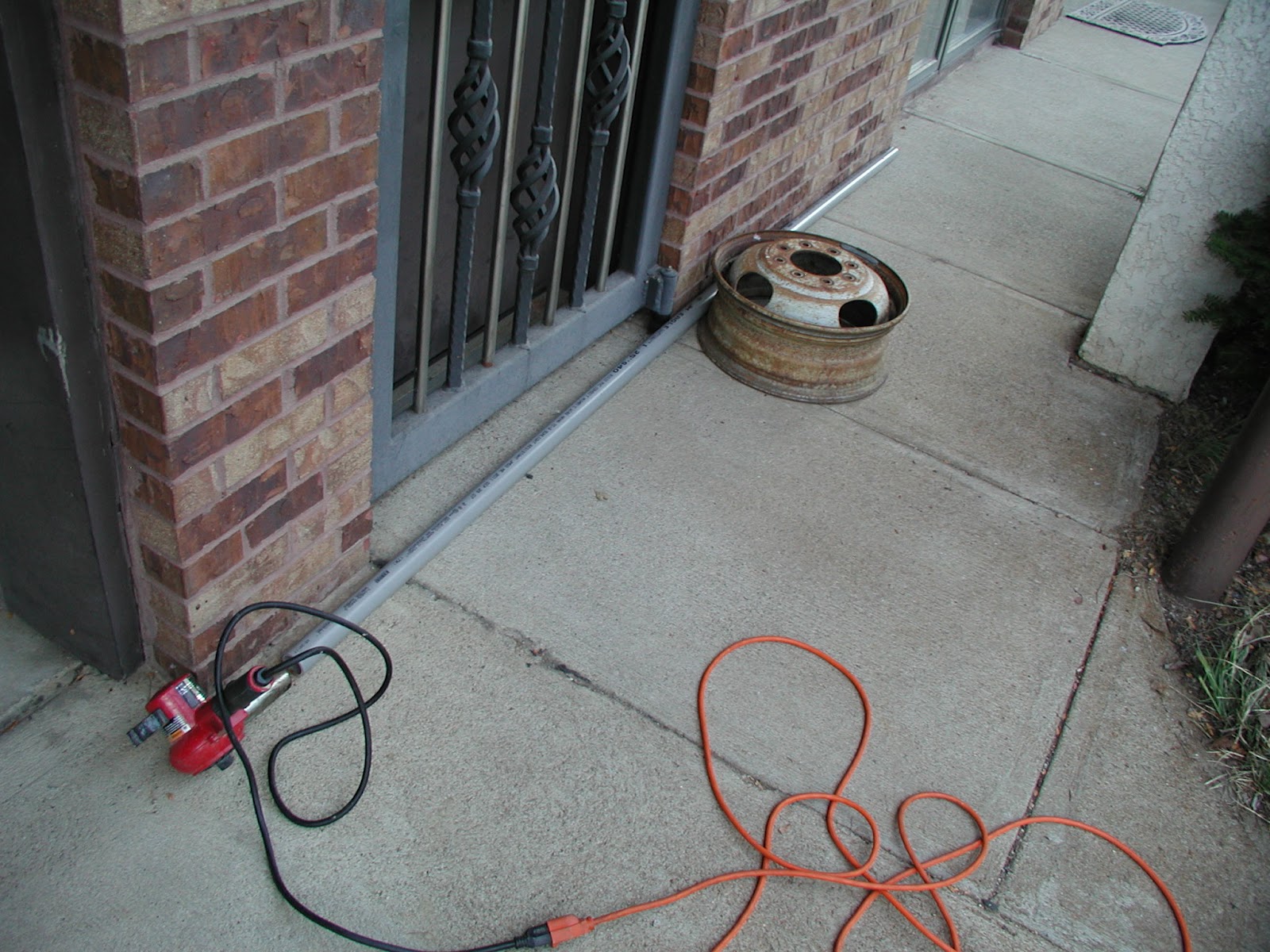 Wally&Sue Bending PVC conduit