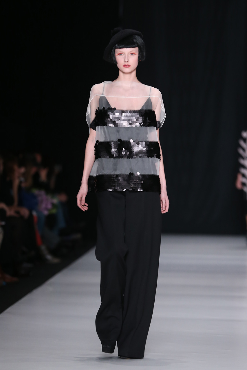 платья в стиле спорт шик с коротким рукавом. ас мода. Dsquared2 manchester city. Dsquared2 одежда. ас мода.