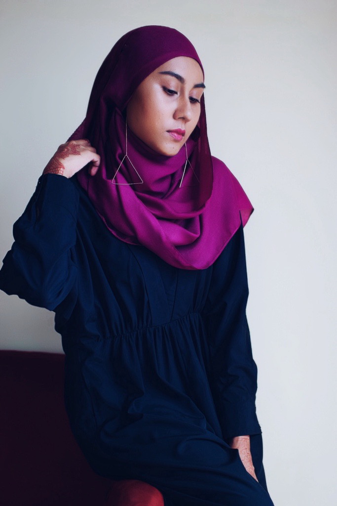How to Wear Glasses with a Hijab Like A Pro: Tips and Styles