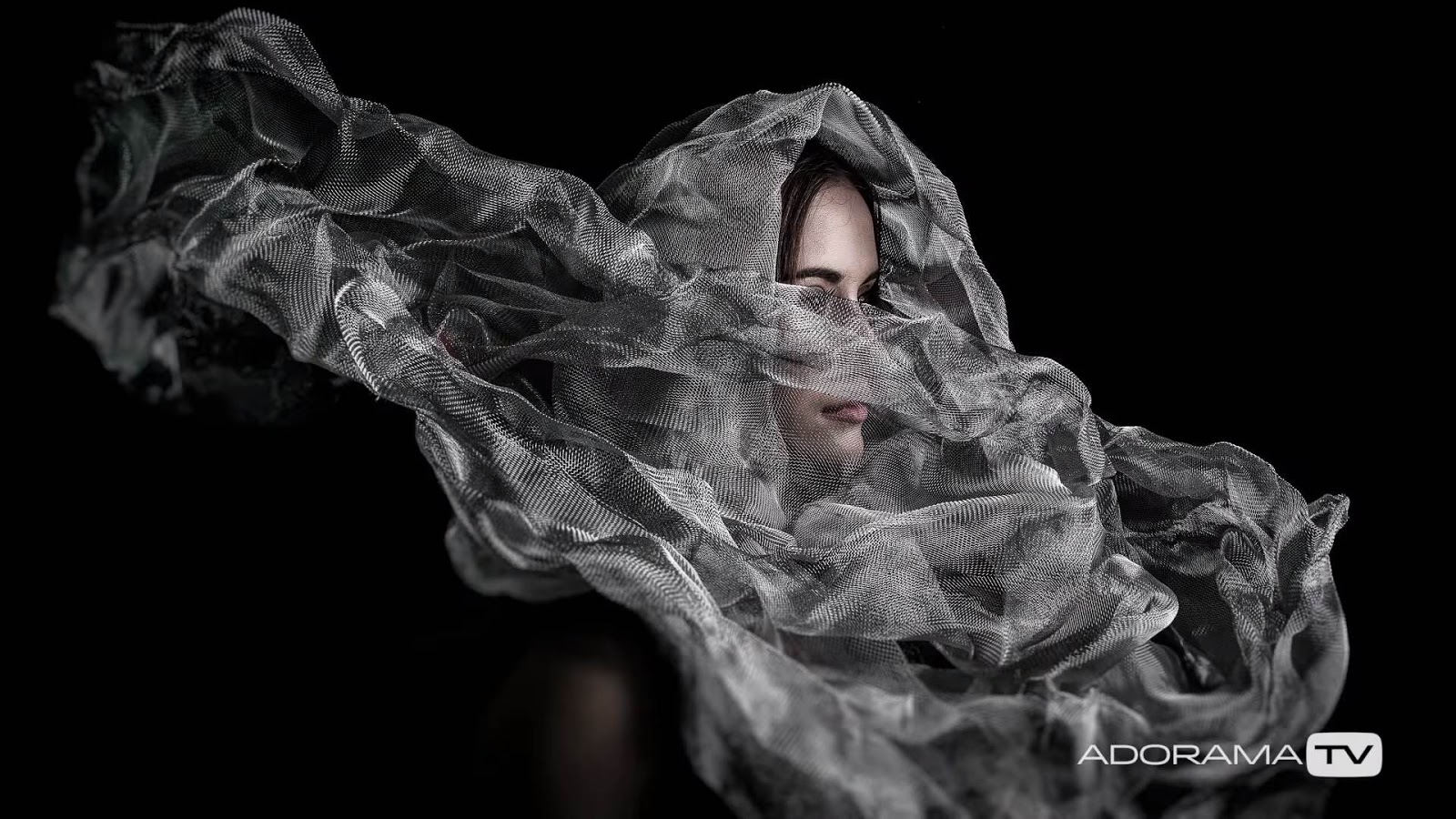 how mark wallace uses a metal screen to create texture in his