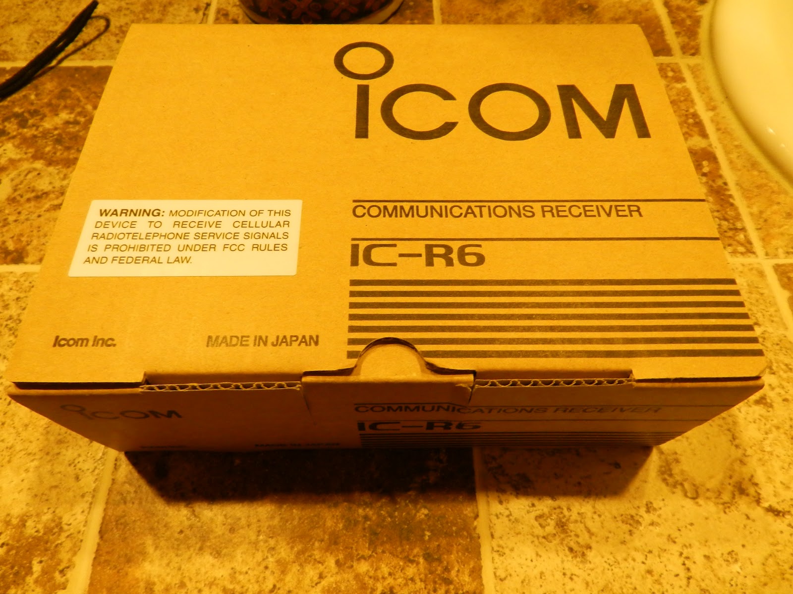 Monitoring Reviews: Icom IC-R6 a Closer Look (in Pictures)