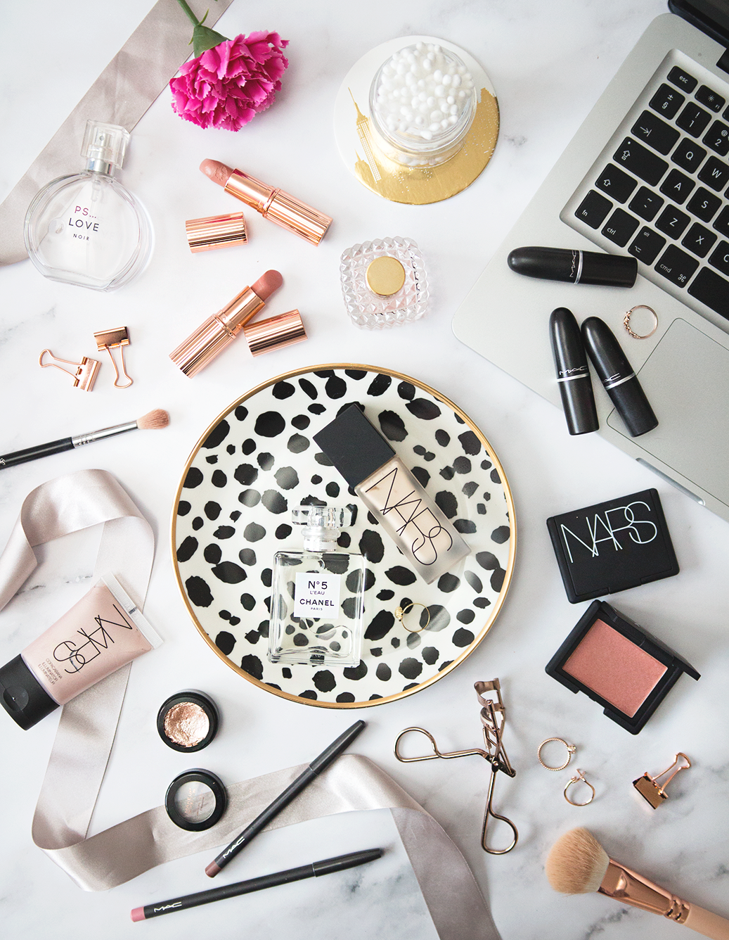 How To Master Flat Lay Photography. Gemma Louise