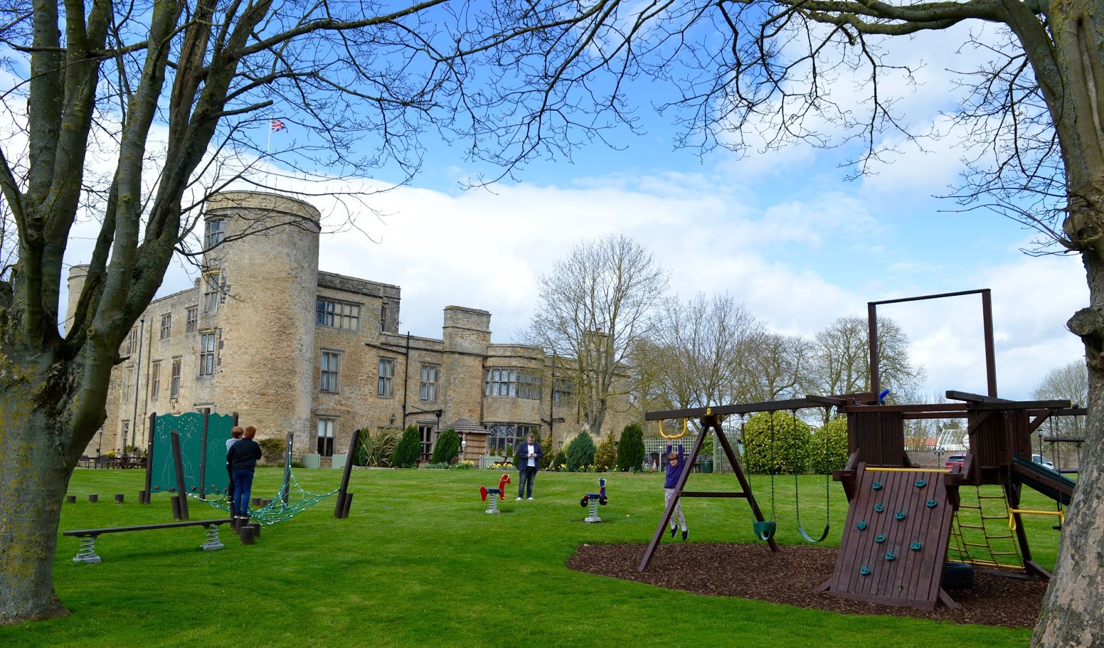 Sunday Lunch, Playgrounds & Birds of Prey at Walworth Castle