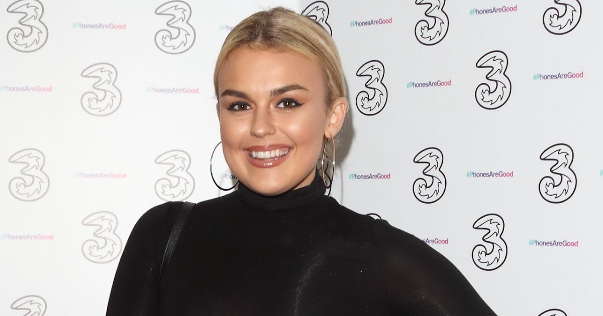 Tallia Storm – Portr8’s Three Mobiles VIP Gallery Launch in London 10