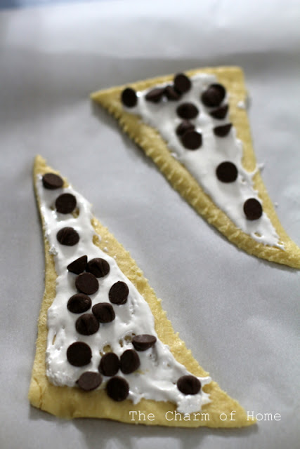 S'mores Crescent Pastry: The Charm of Home