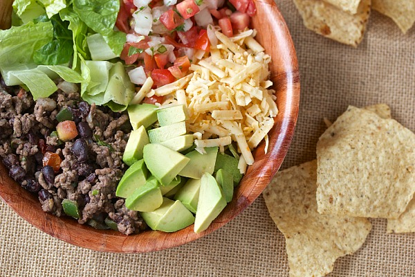 Healthy 10 minute taco salad from Yankee Kitchen Ninja