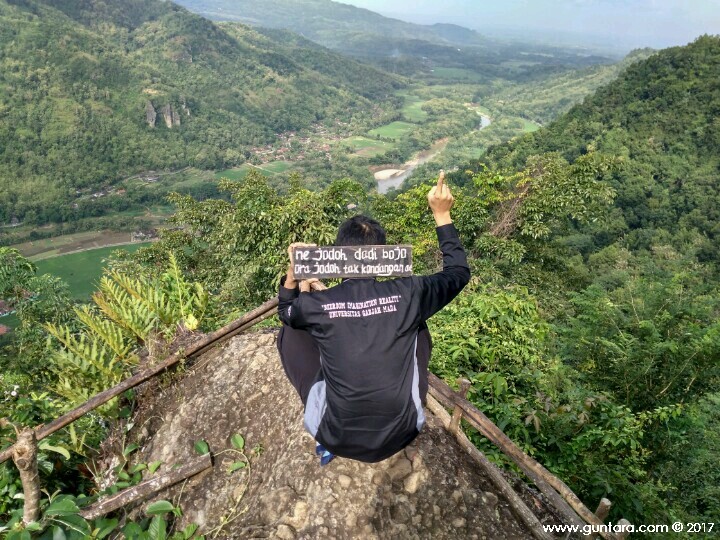 Watu Lawang, Destinasi Baru Wisata Alam Indah di Kabupaten ...